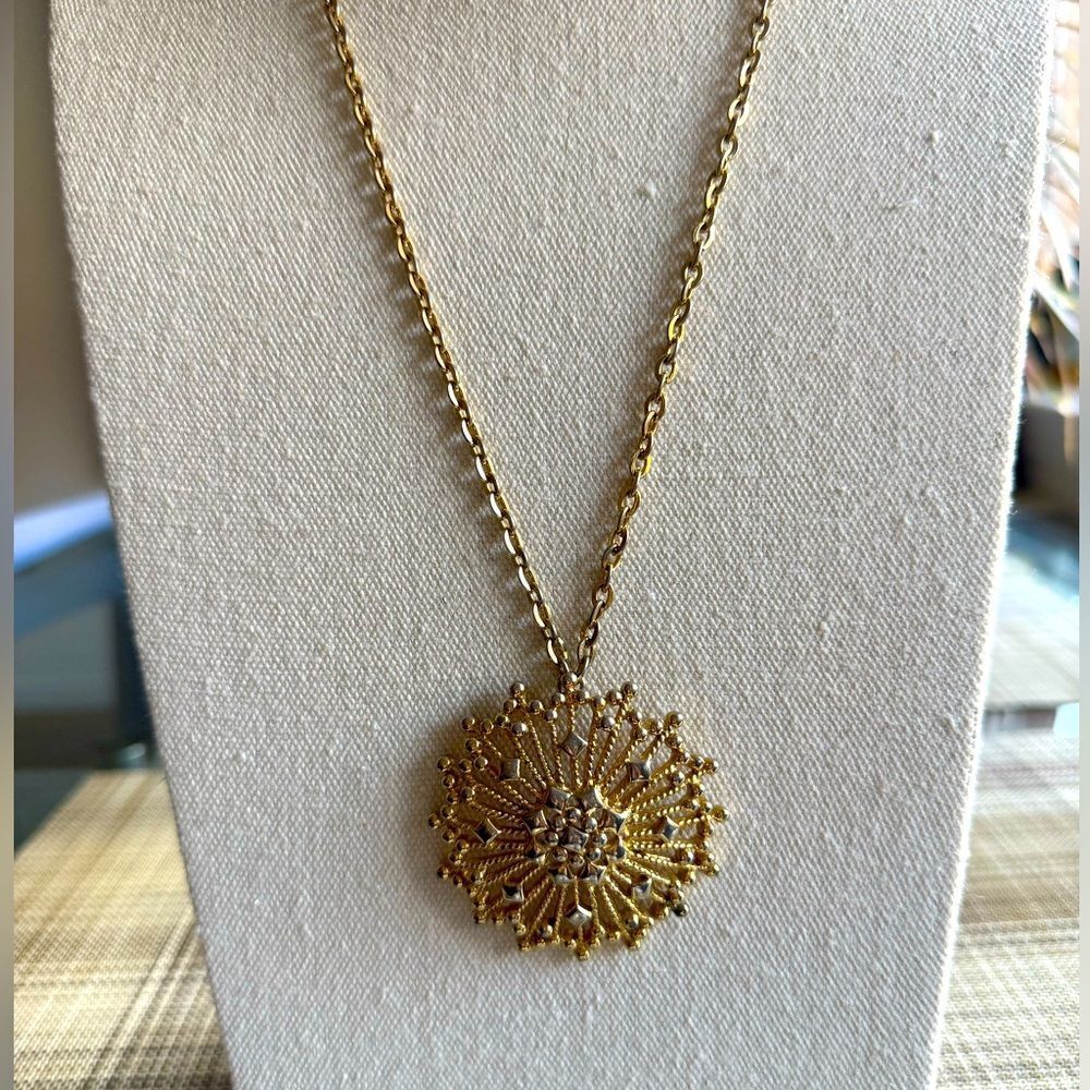 Monet Signed Vintage Starburst Atomic Pendant Gold Plated Necklace. 1960’s.